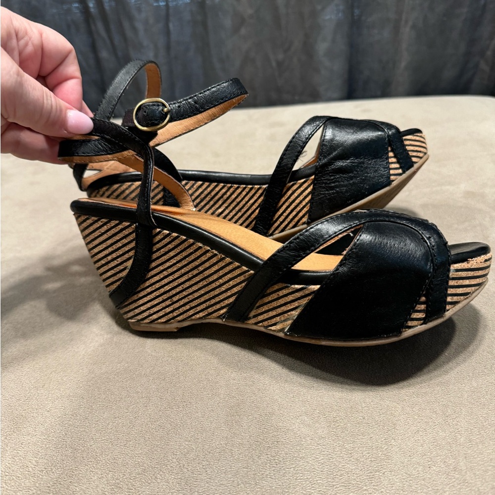 Mix Mooz Yang wedge sandals in black with stripe detail 7.5